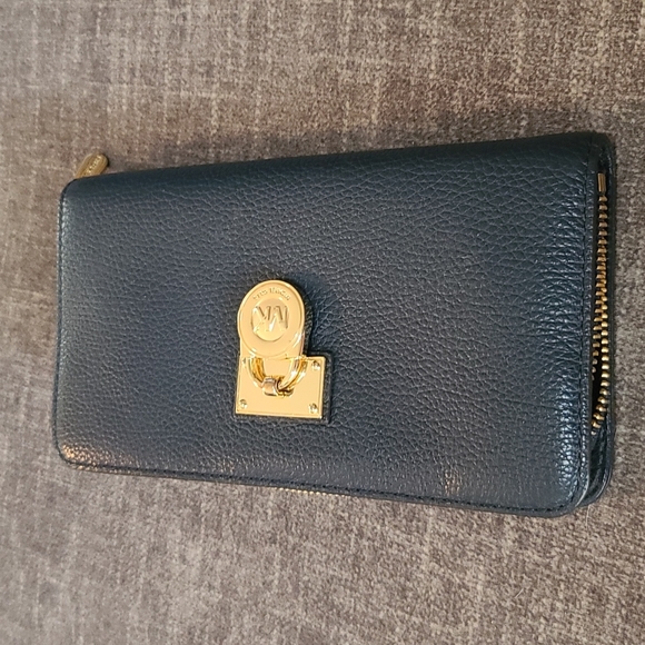 Michael Kors Navy Blue Hamilton Wallet - Picture 1 of 3